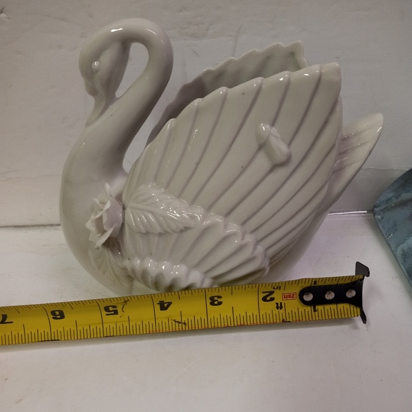 COPY - Vintage 3D Cypress Gardens Ivory Swan Candy Dish, Vase W/Rose Porcelain … - Picture 8 of 9
